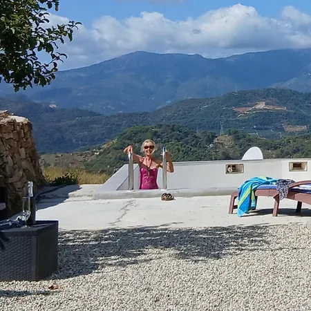 Villa Dei Sogni, With Private Pool ,roof Terrace And Spectacular Views Of Monaco And Ligurian Mountains Vallebona